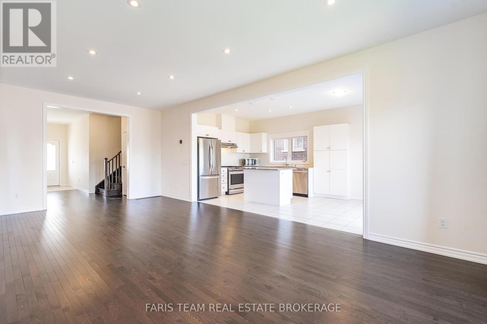 Photo 6 of 175 Muirfield Drive, Barrie ON