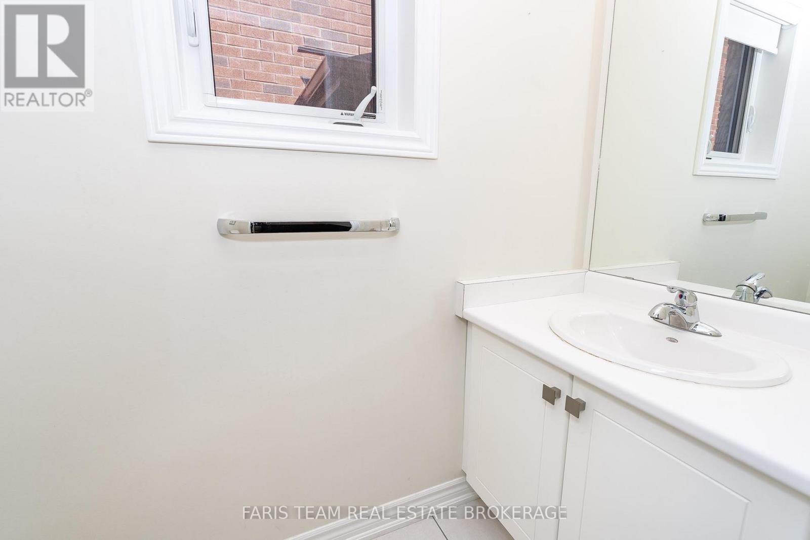 Photo 11 of 175 Muirfield Drive, Barrie ON