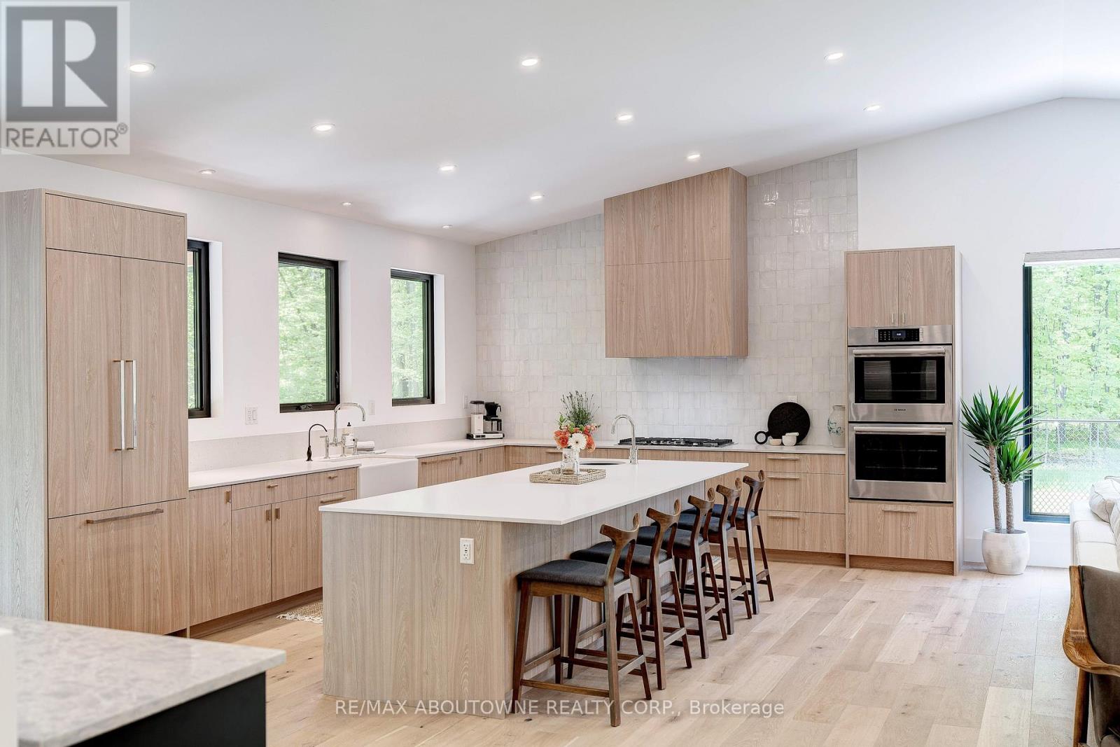 Photo 9 of 295 Allen Road, Grimsby ON