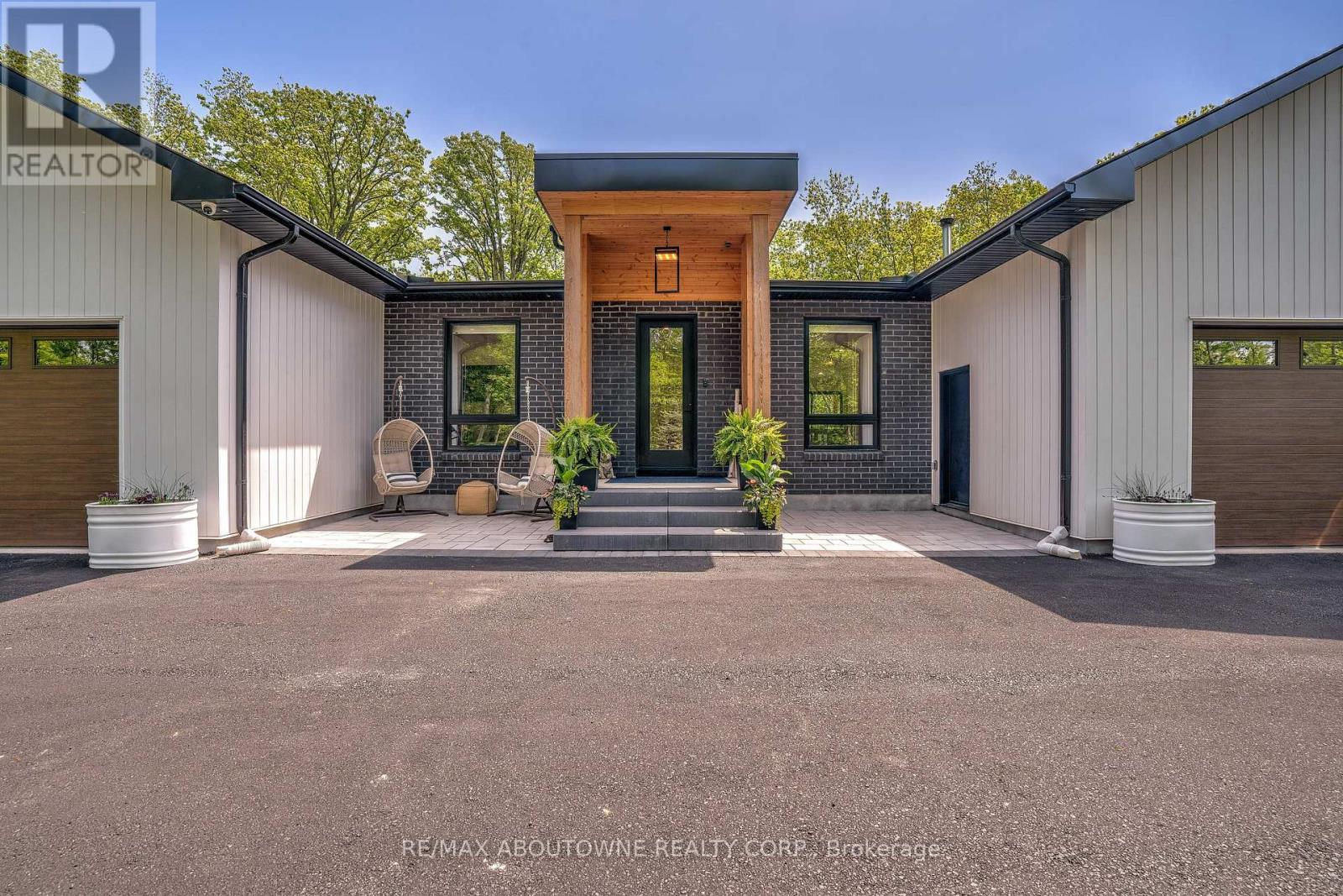 Photo 3 of 295 Allen Road, Grimsby ON