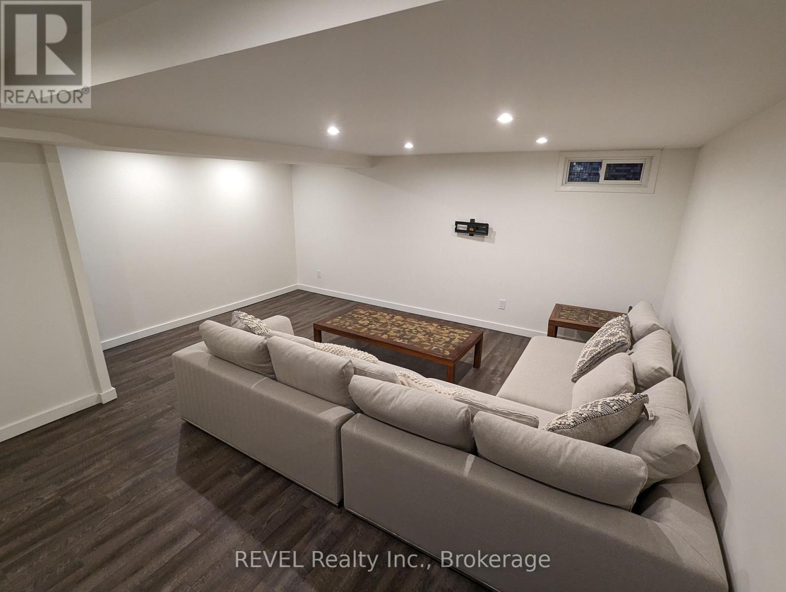 Photo 4 of 12 5815 Swayze Drive, Niagara Falls ON