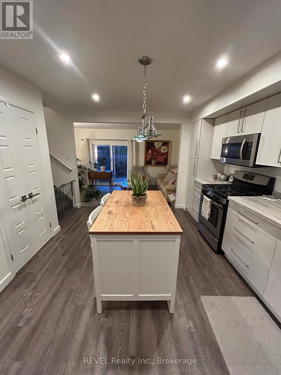 Photo 6 of 12 5815 Swayze Drive, Niagara Falls ON