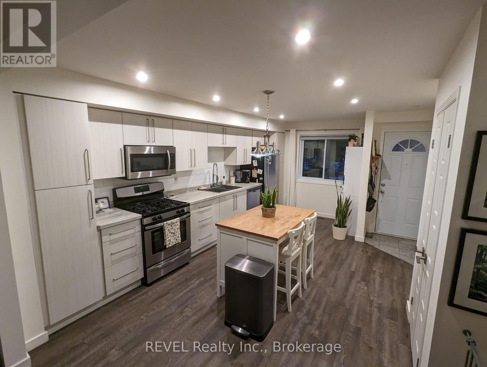 Photo 9 of 12 5815 Swayze Drive, Niagara Falls ON