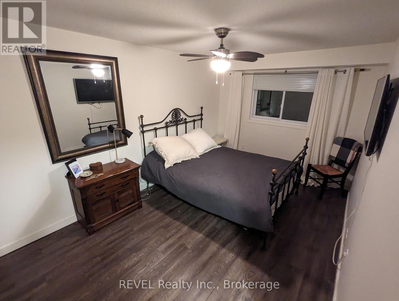 Photo 13 of 12 5815 Swayze Drive, Niagara Falls ON