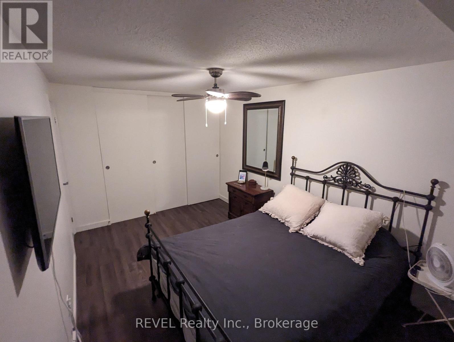 Photo 8 of 12 5815 Swayze Drive, Niagara Falls ON