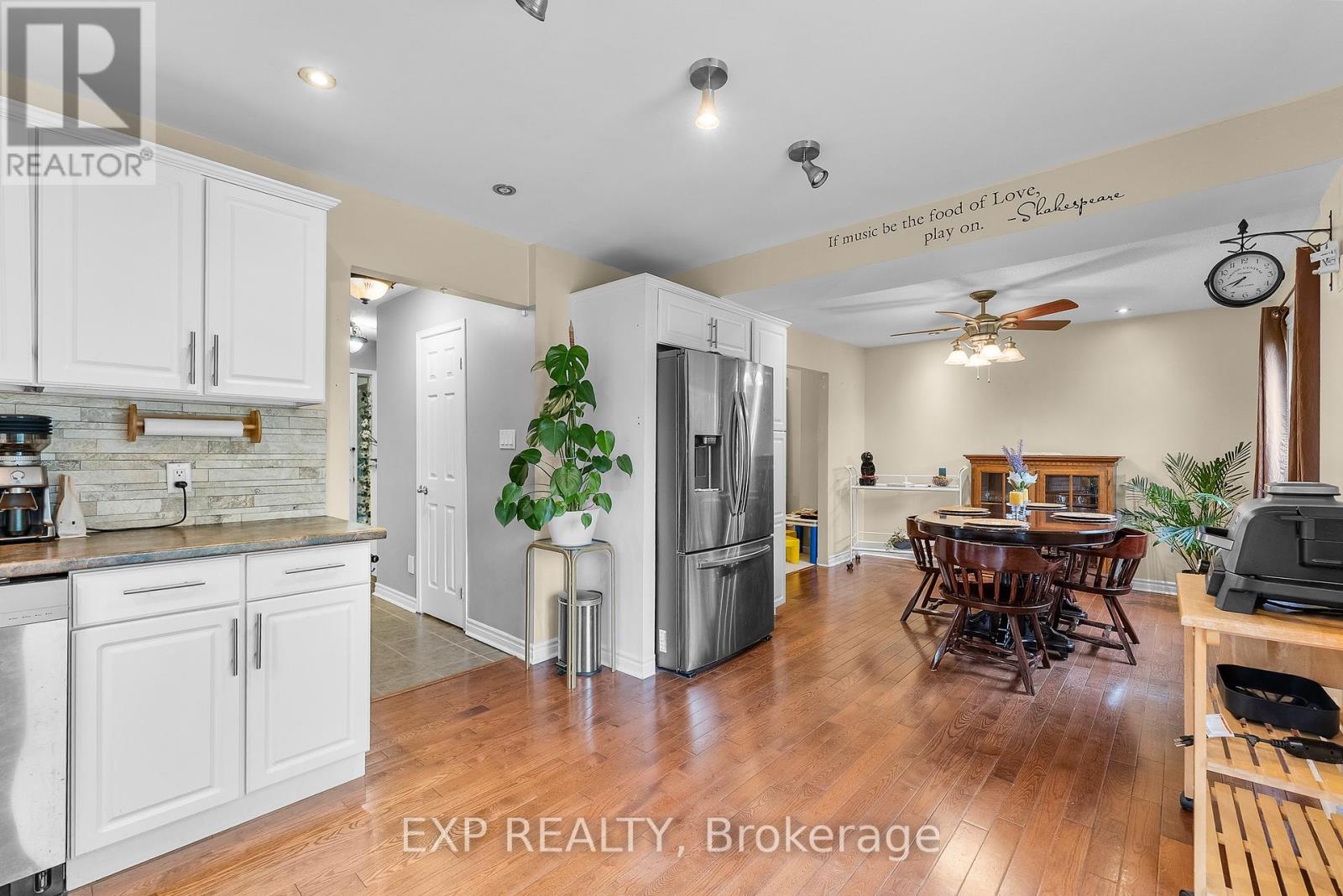 Photo 10 of 3 Briarsdale Crescent, Welland ON