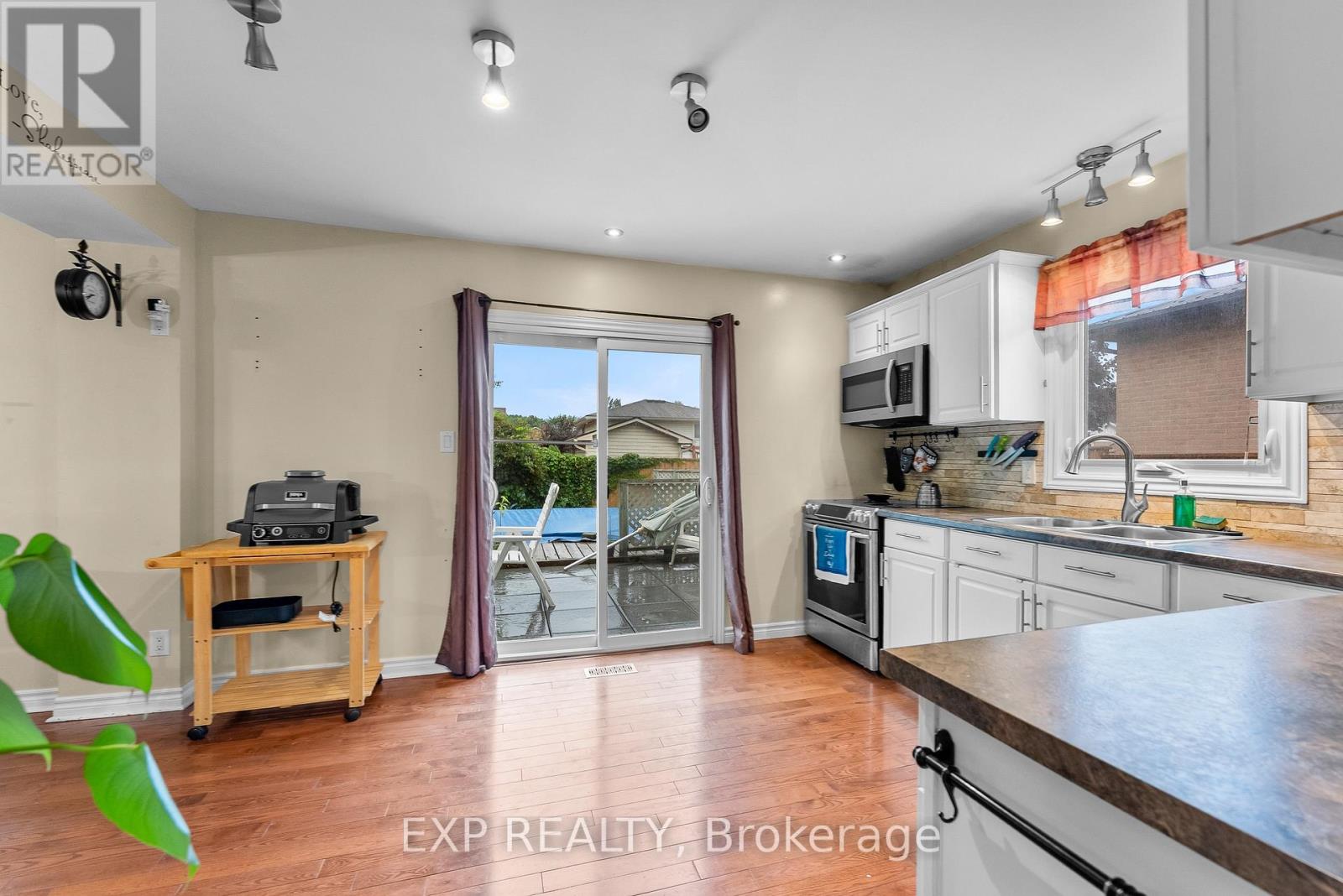 Photo 9 of 3 Briarsdale Crescent, Welland ON