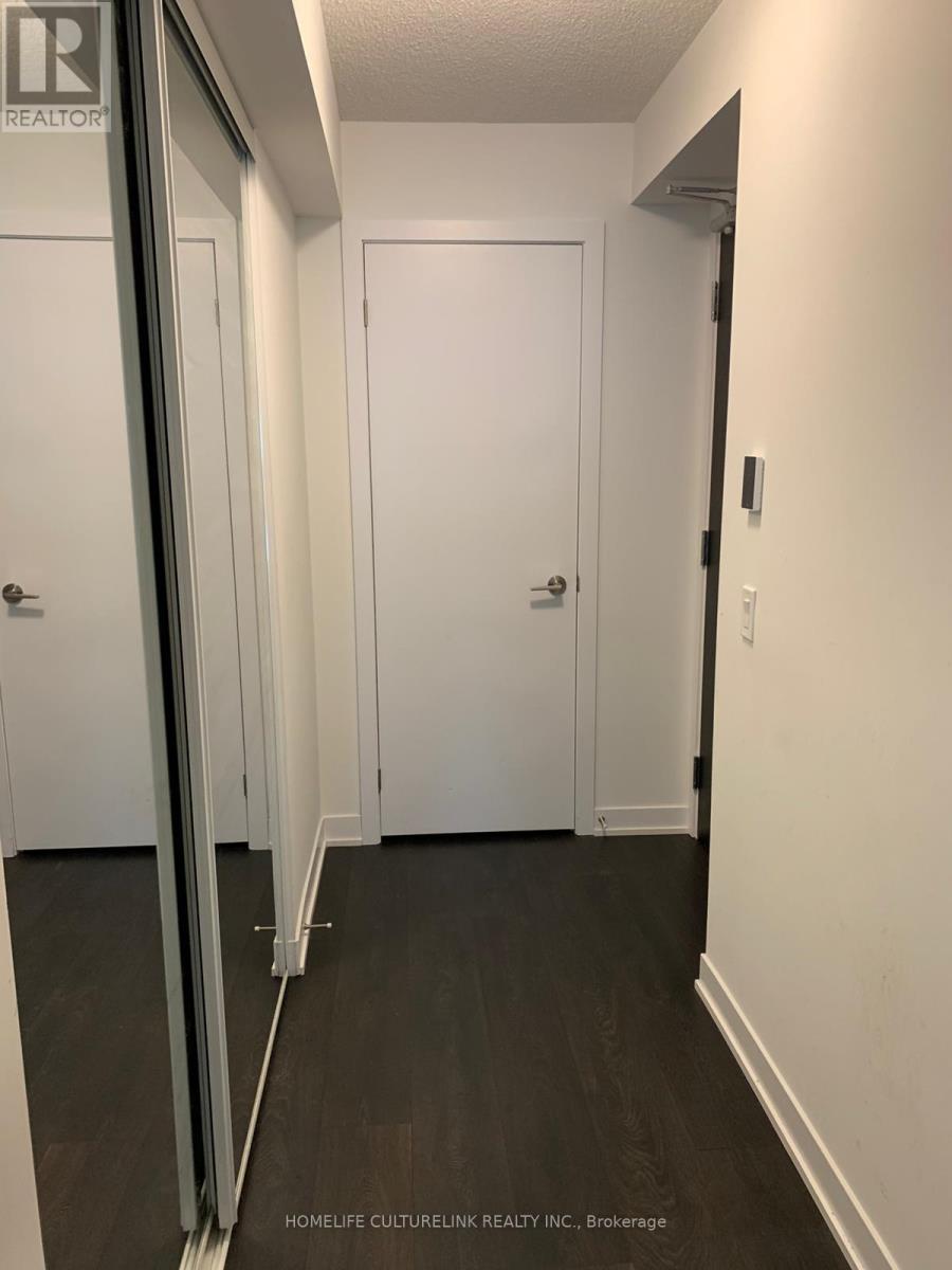 Photo 10 of 818 87 Peter Street, Toronto ON