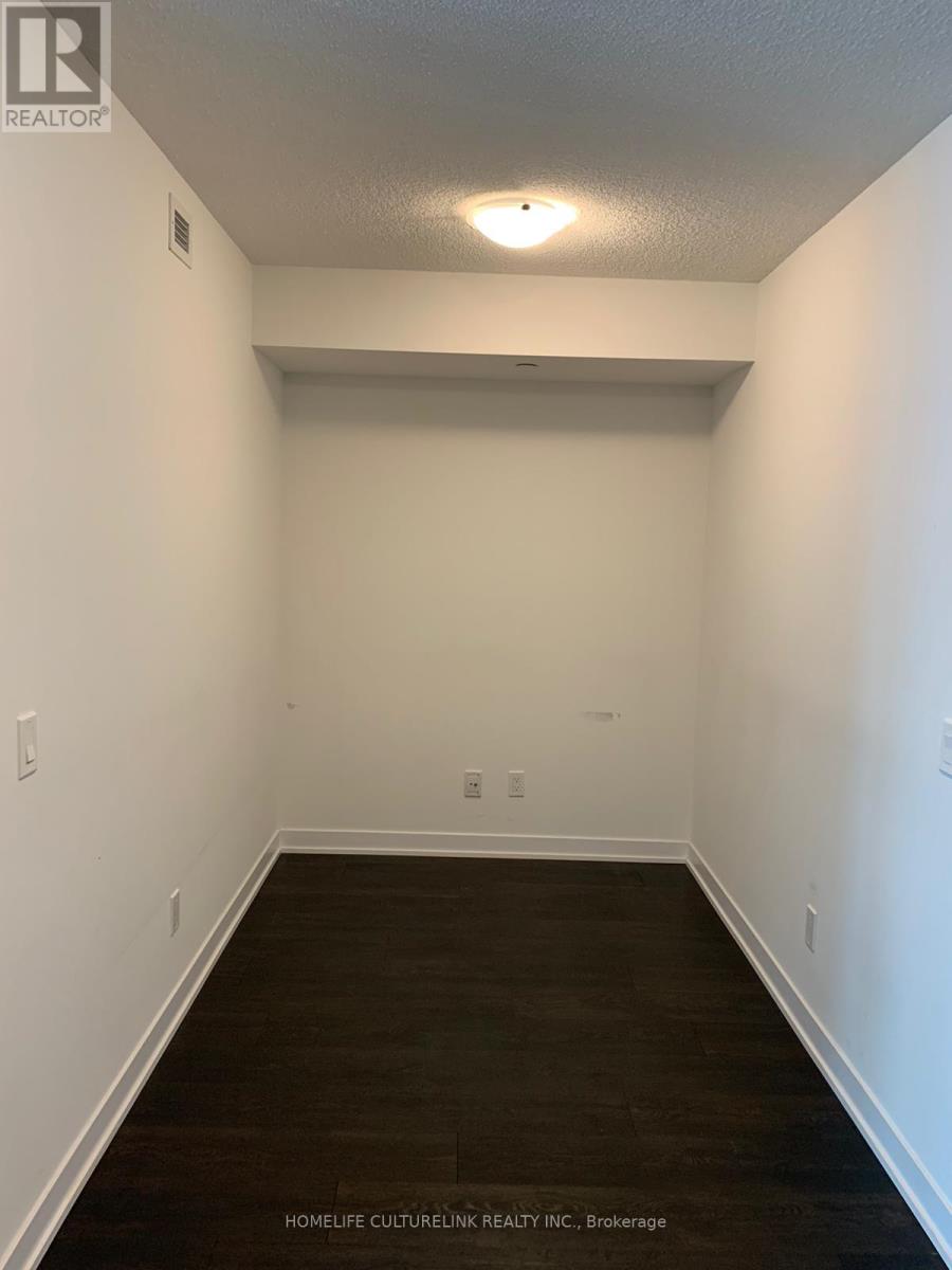 Photo 2 of 818 87 Peter Street, Toronto ON