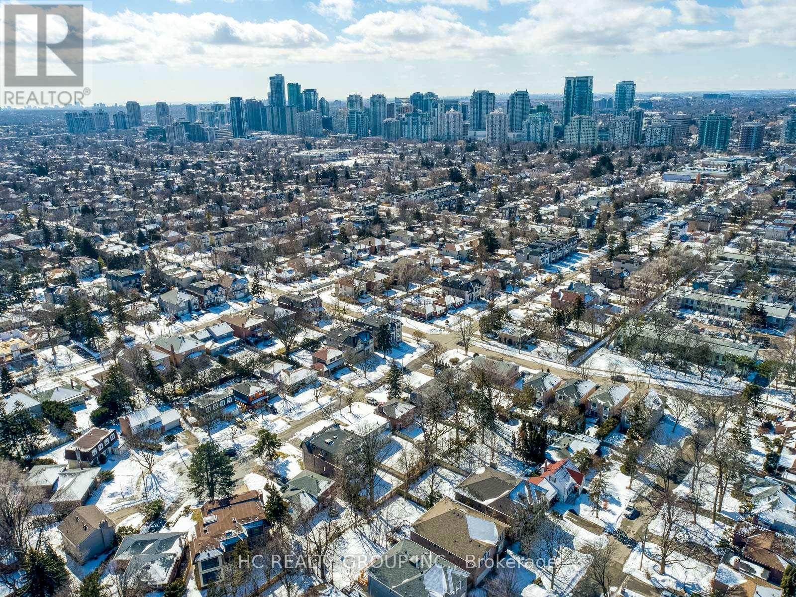 Photo 14 of 10 Waring Court, Toronto ON