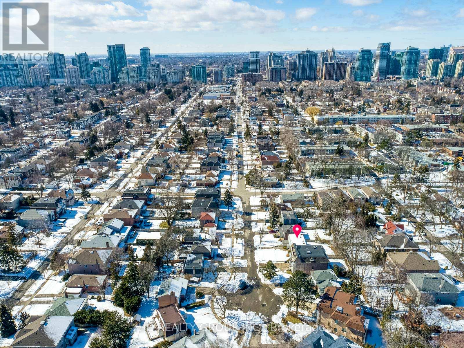 Photo 18 of 10 Waring Court, Toronto ON