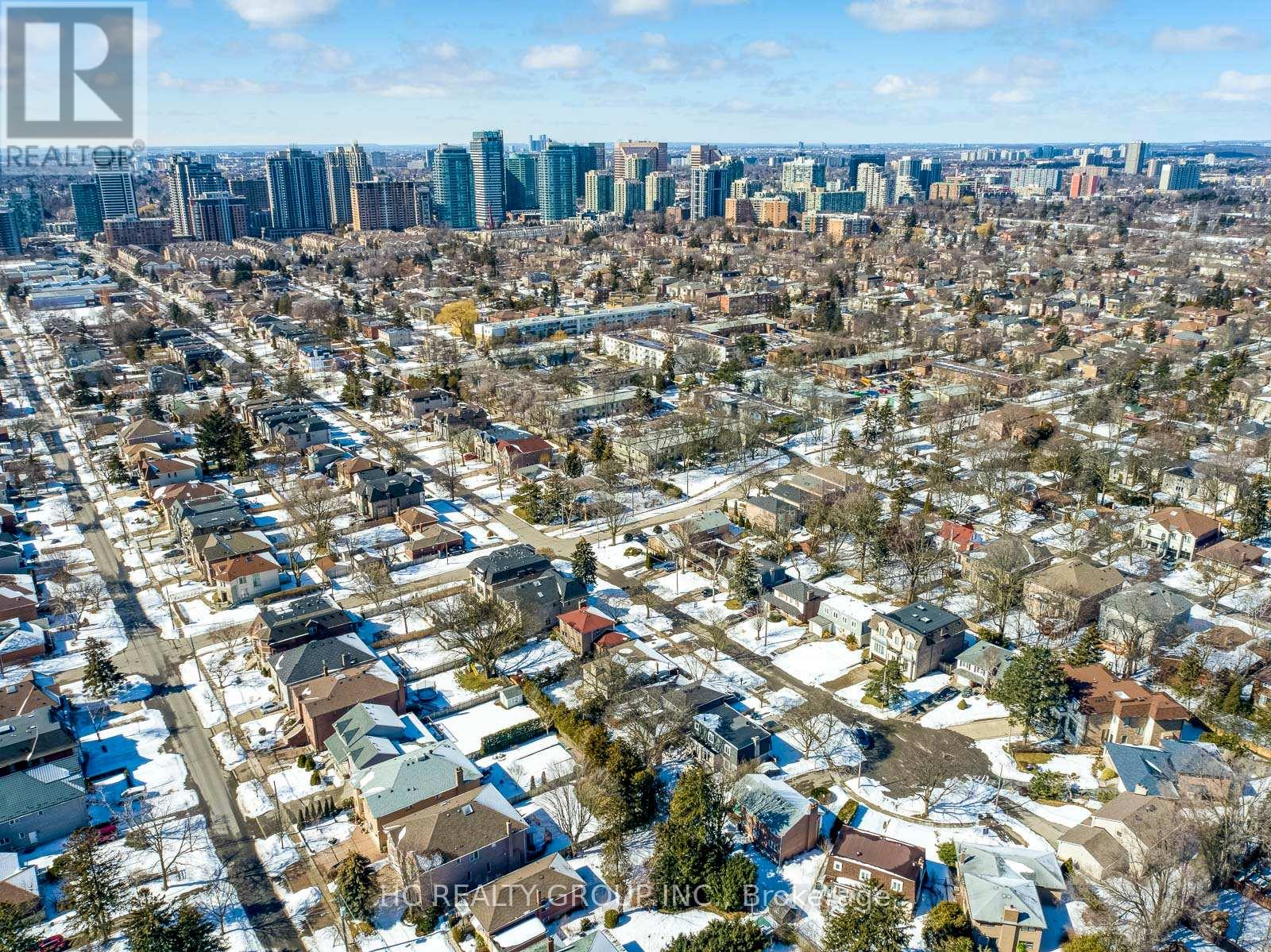 Photo 12 of 10 Waring Court, Toronto ON