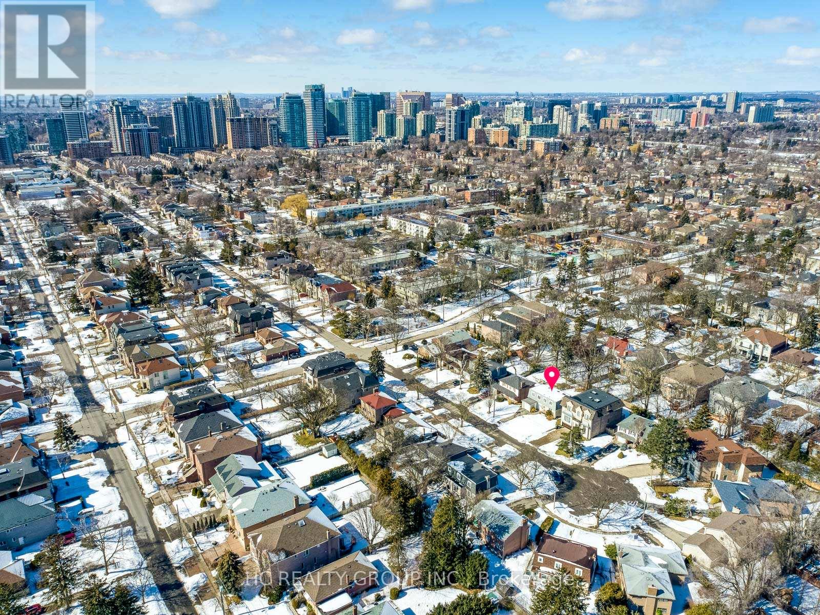 Photo 9 of 10 Waring Court, Toronto ON