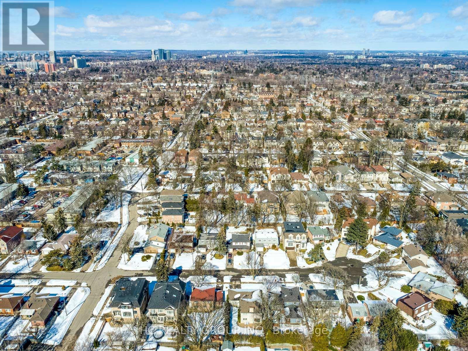 Photo 16 of 10 Waring Court, Toronto ON