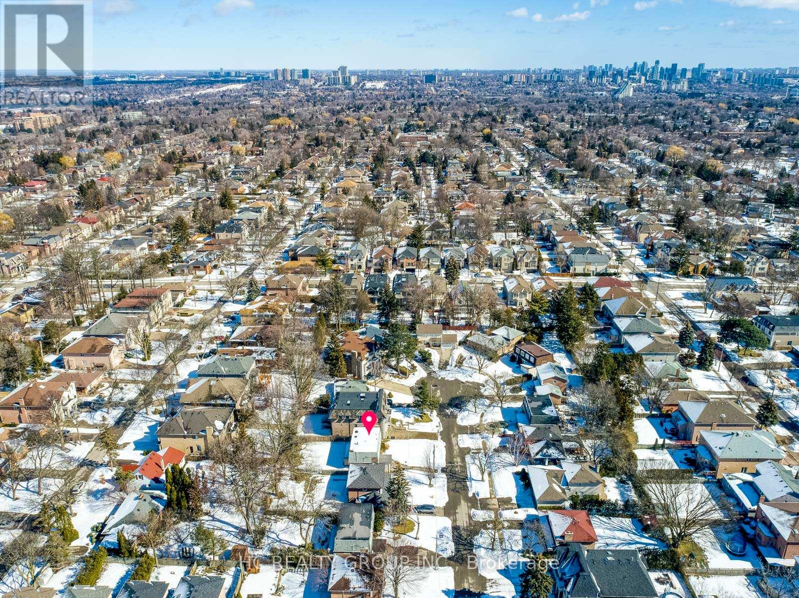 Photo 11 of 10 Waring Court, Toronto ON