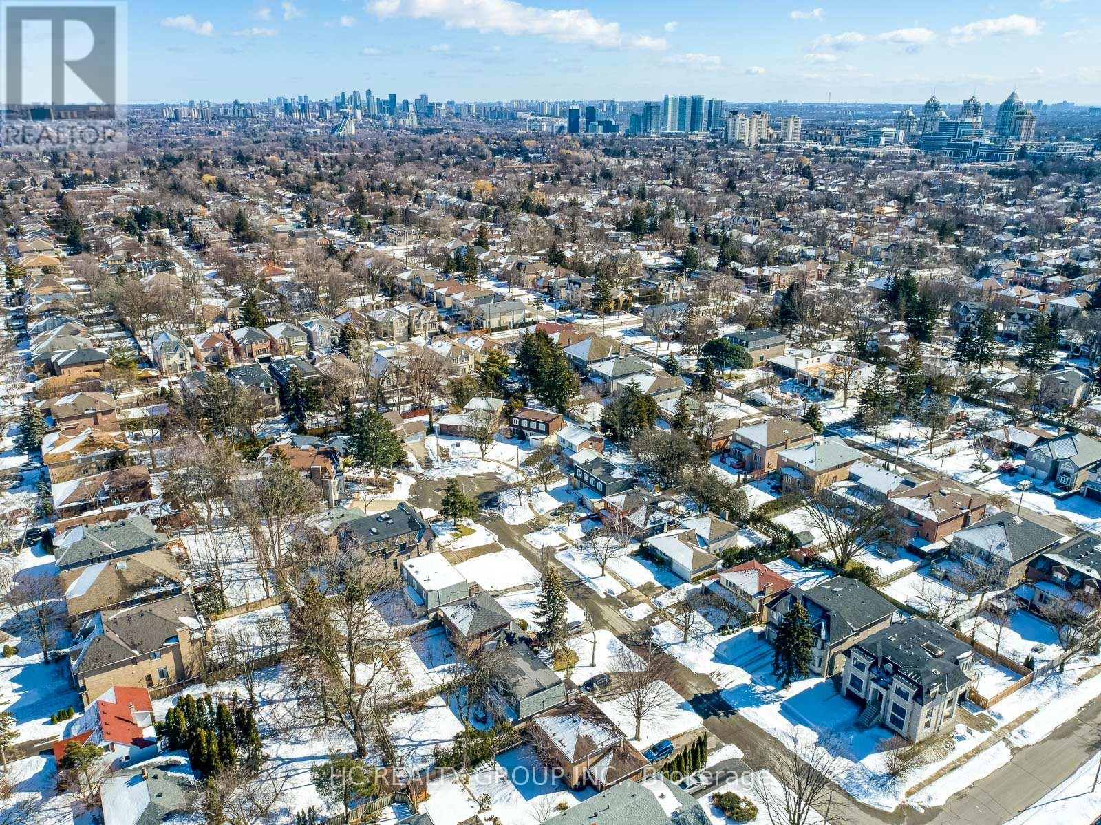 Photo 24 of 10 Waring Court, Toronto ON