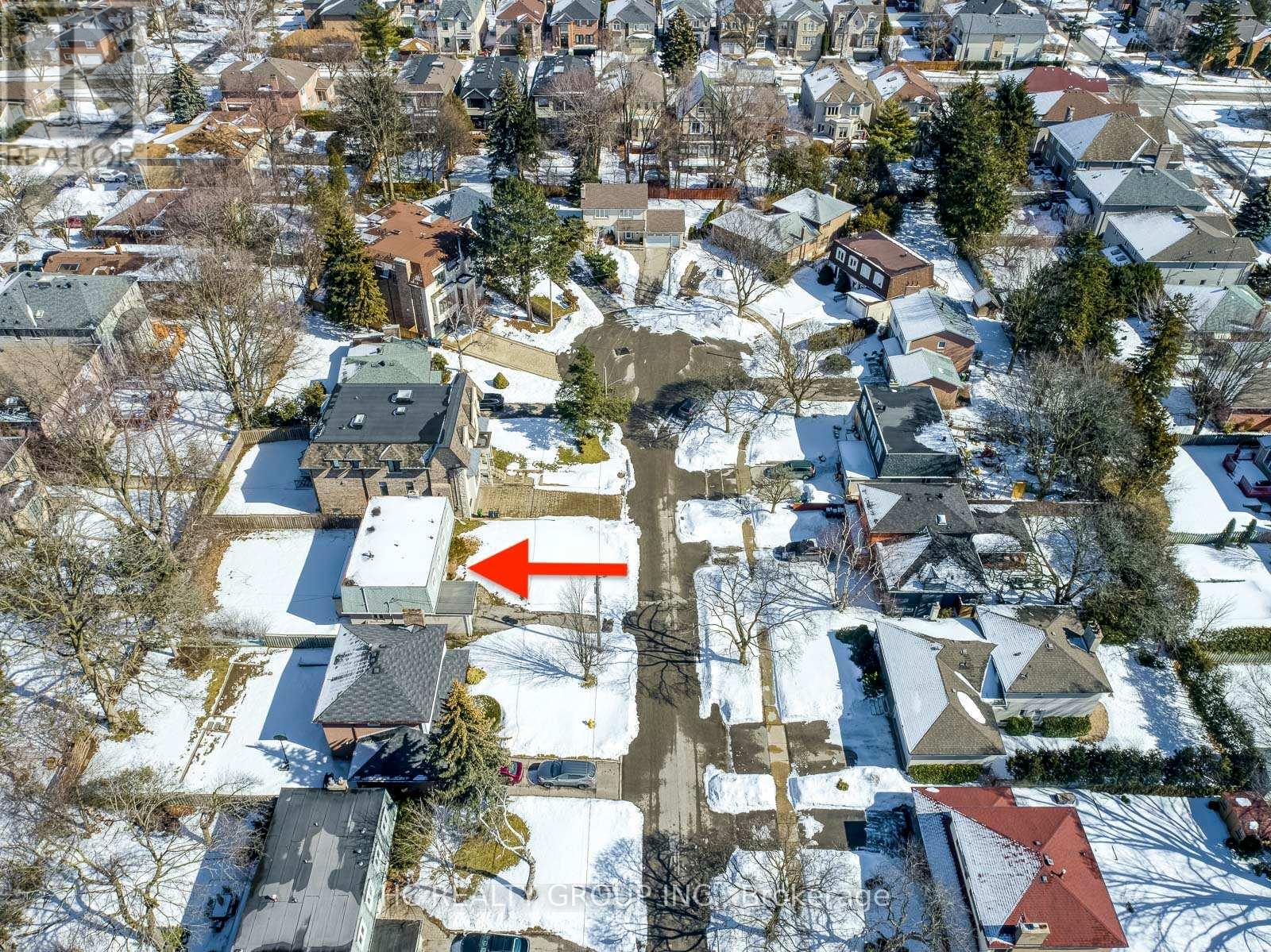Photo 13 of 10 Waring Court, Toronto ON