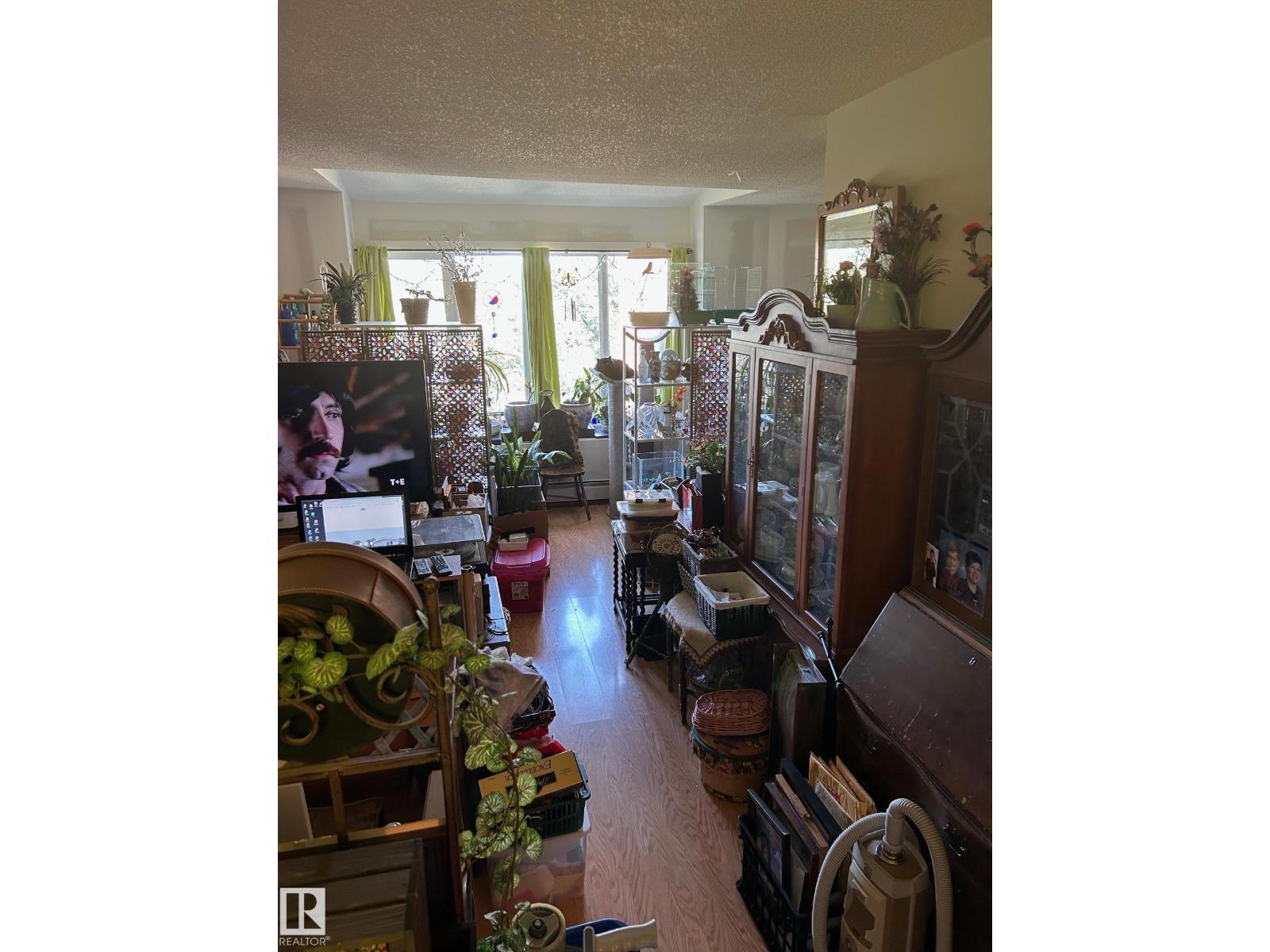 Photo 7 of 401 10743 107 St Nw, Edmonton AB