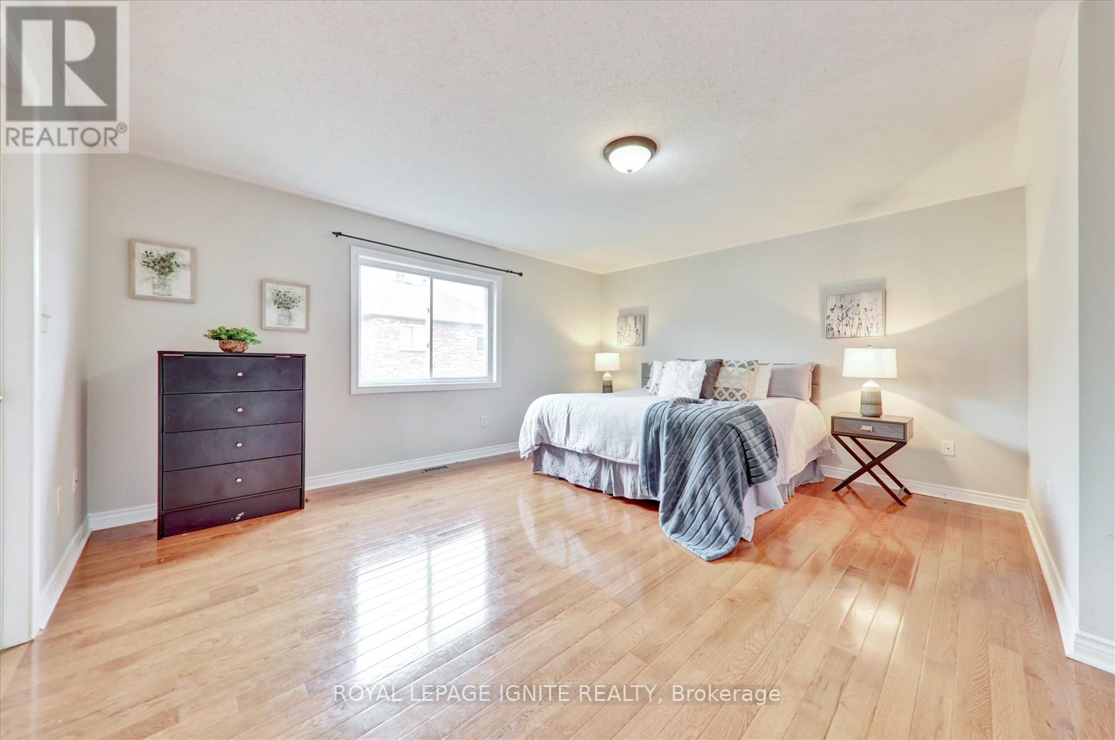 Photo 15 of 121 Flycatcher Avenue, Toronto ON