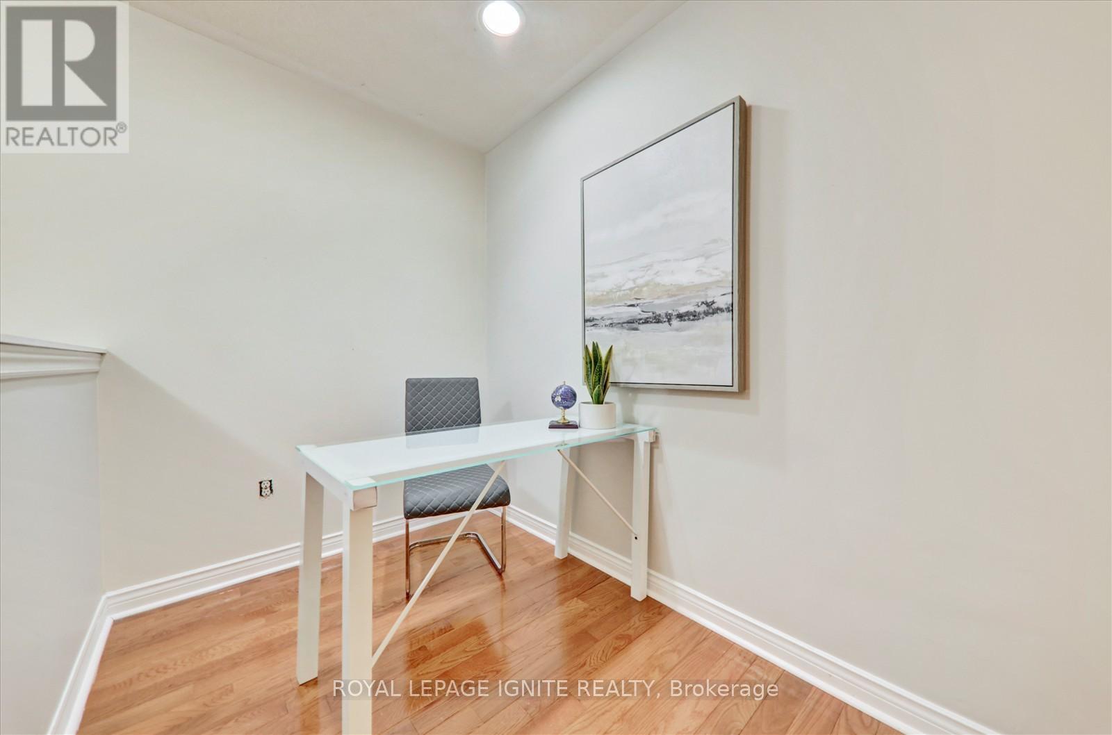 Photo 14 of 121 Flycatcher Avenue, Toronto ON