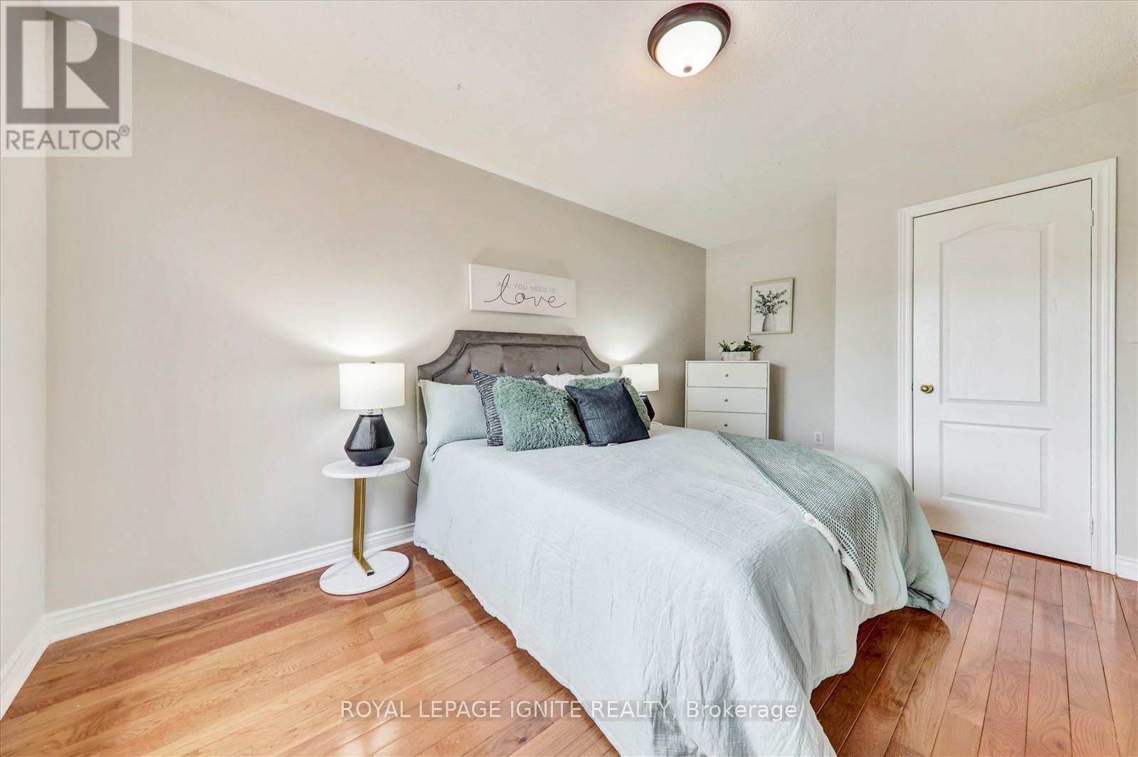 Photo 21 of 121 Flycatcher Avenue, Toronto ON