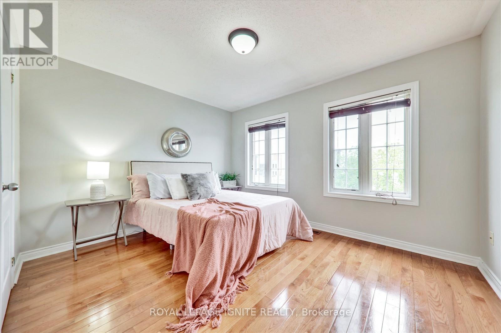 Photo 23 of 121 Flycatcher Avenue, Toronto ON