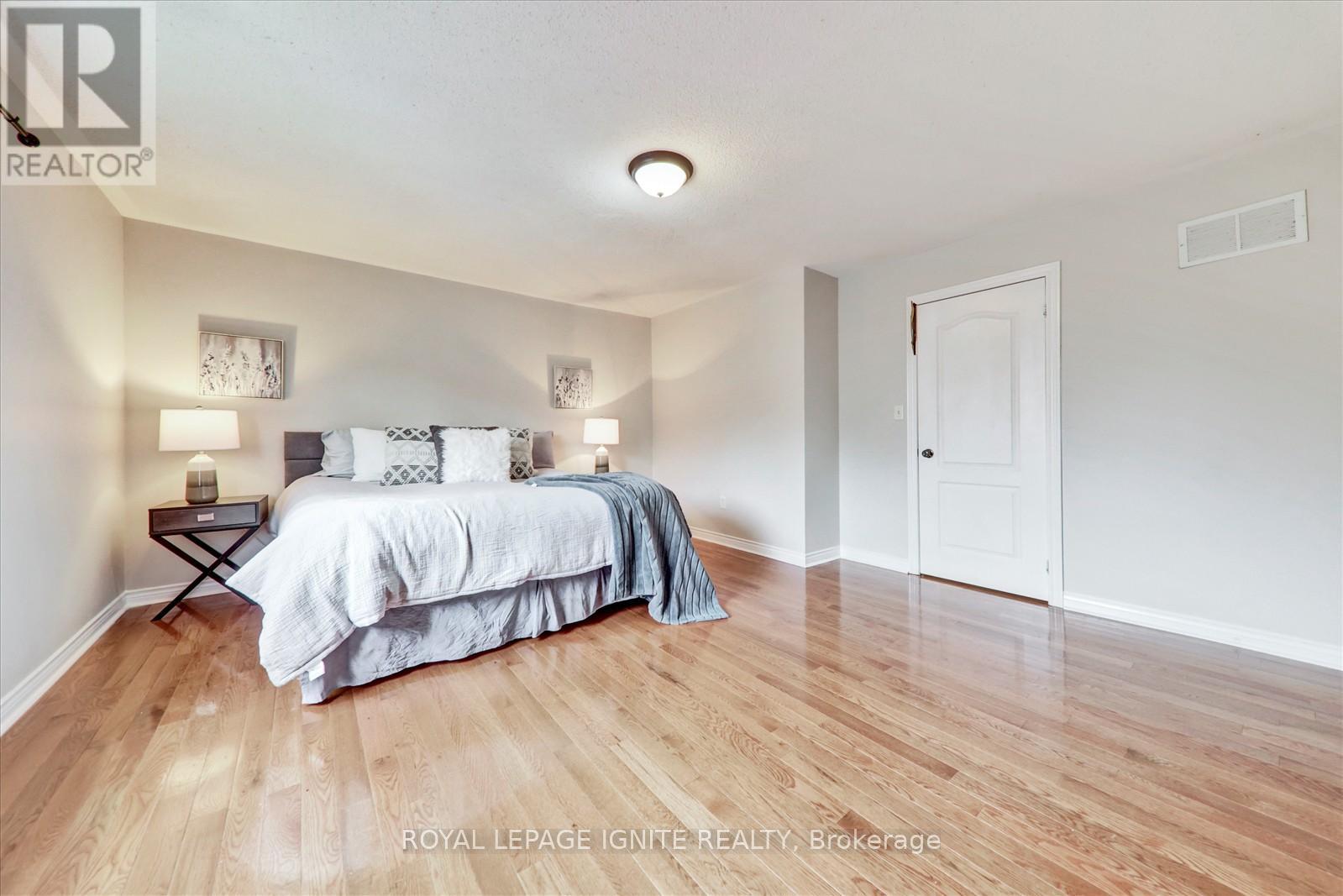 Photo 16 of 121 Flycatcher Avenue, Toronto ON