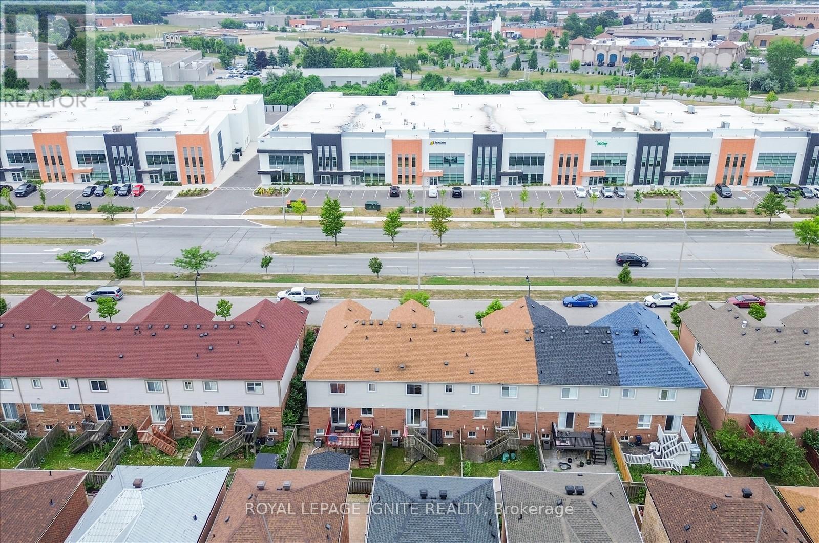 Photo 30 of 121 Flycatcher Avenue, Toronto ON