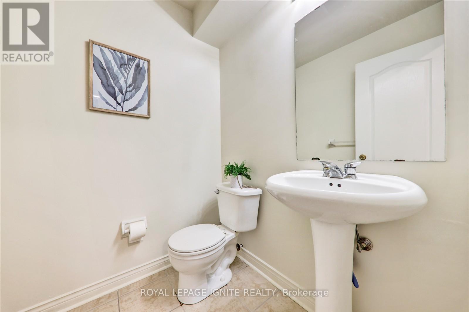 Photo 9 of 121 Flycatcher Avenue, Toronto ON