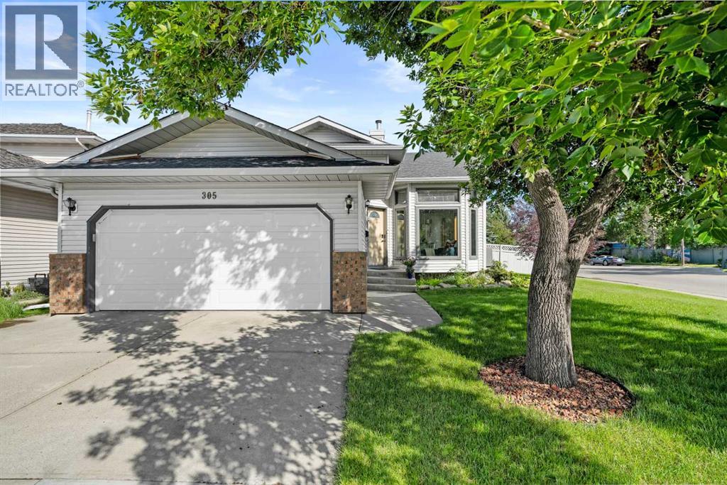 305 Douglasbank Court SE, Calgary, Alberta