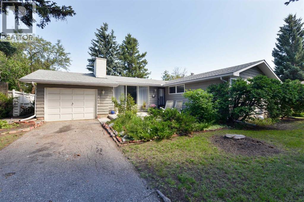 6424 Laurentian Way SW, Calgary, Alberta
