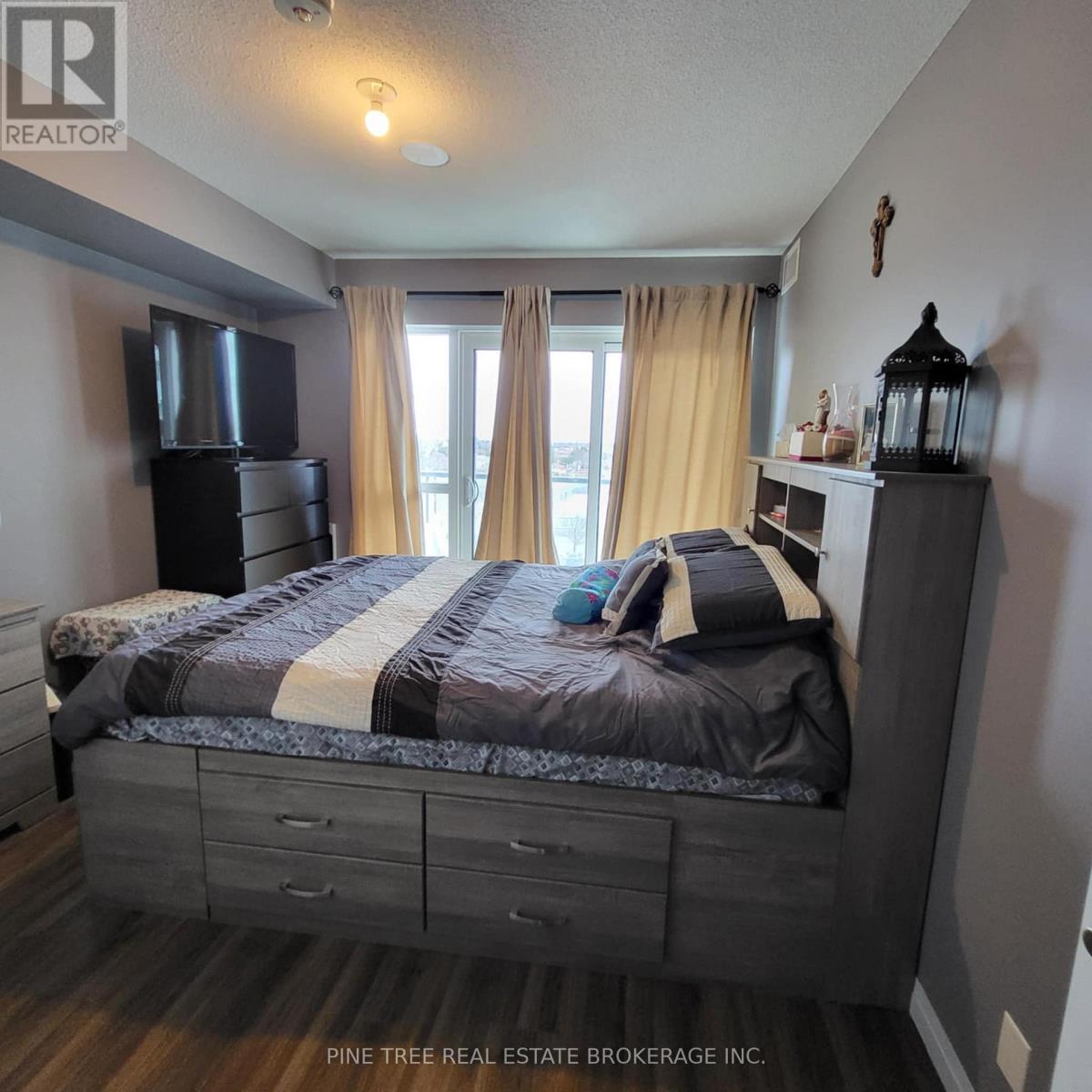 Photo 5 of 701 2150 Lawrence Avenue E, Toronto ON