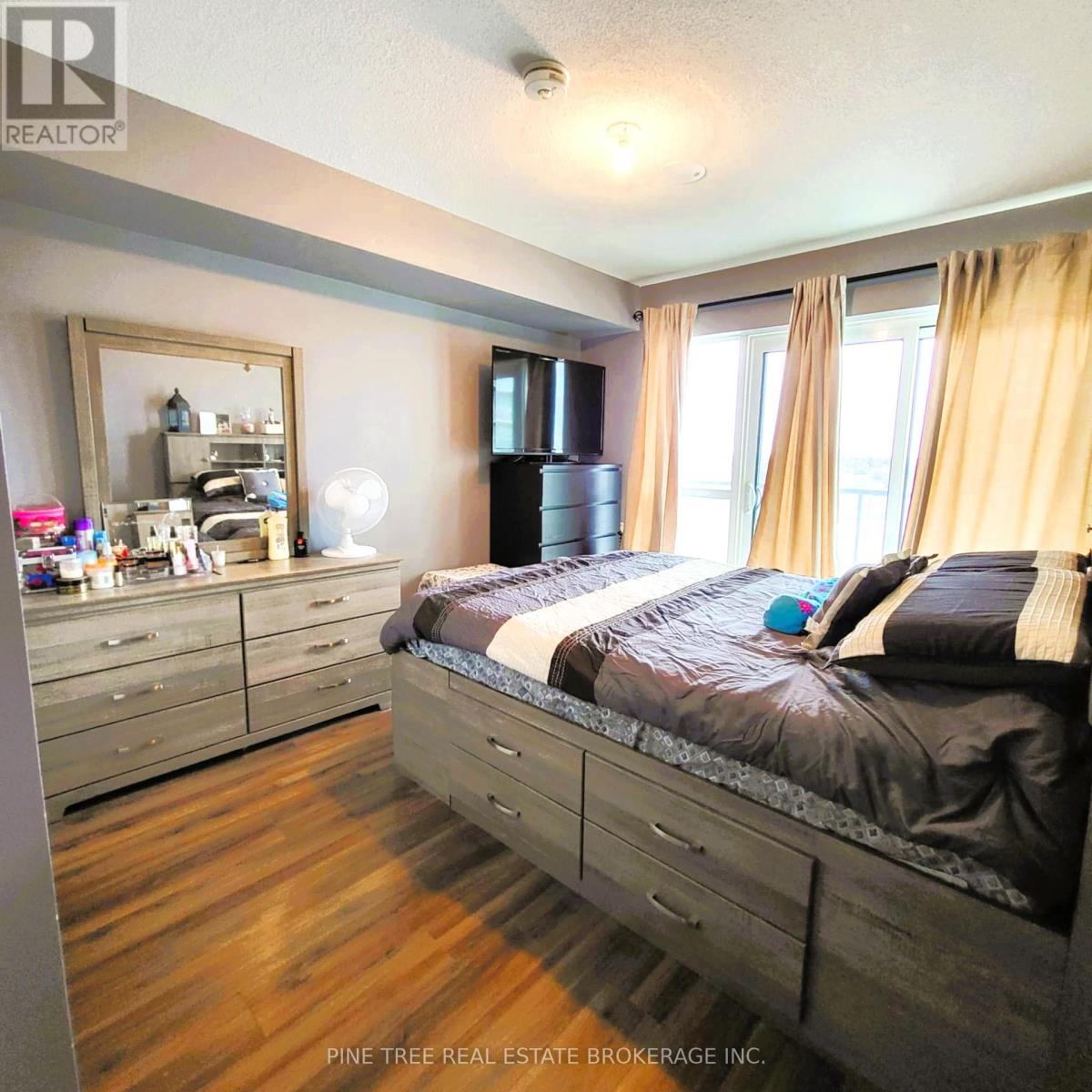 Photo 3 of 701 2150 Lawrence Avenue E, Toronto ON