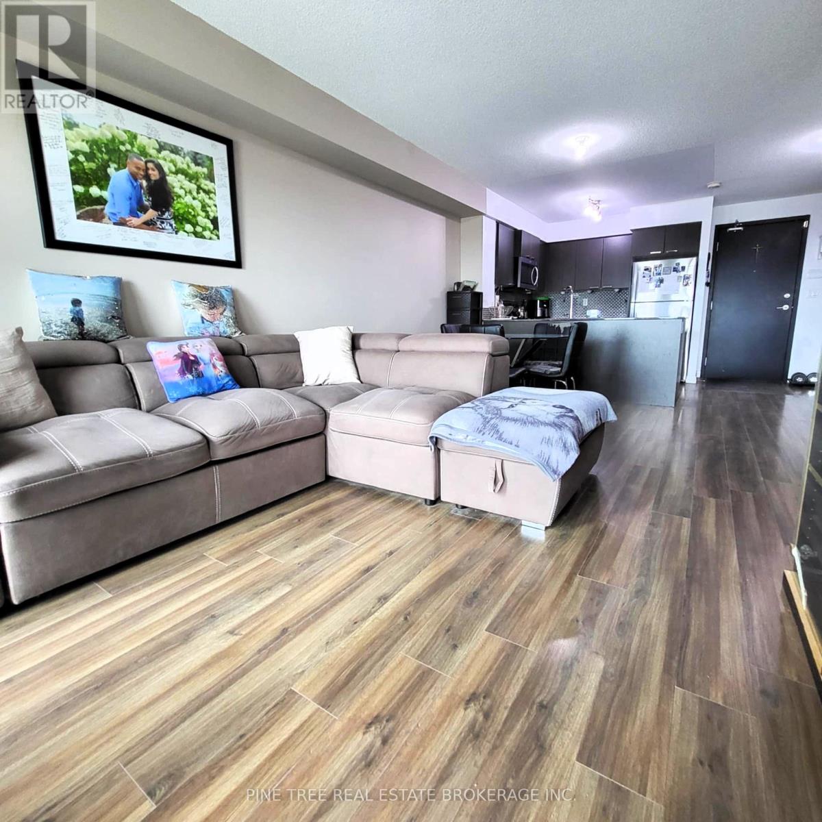 Photo 14 of 701 2150 Lawrence Avenue E, Toronto ON