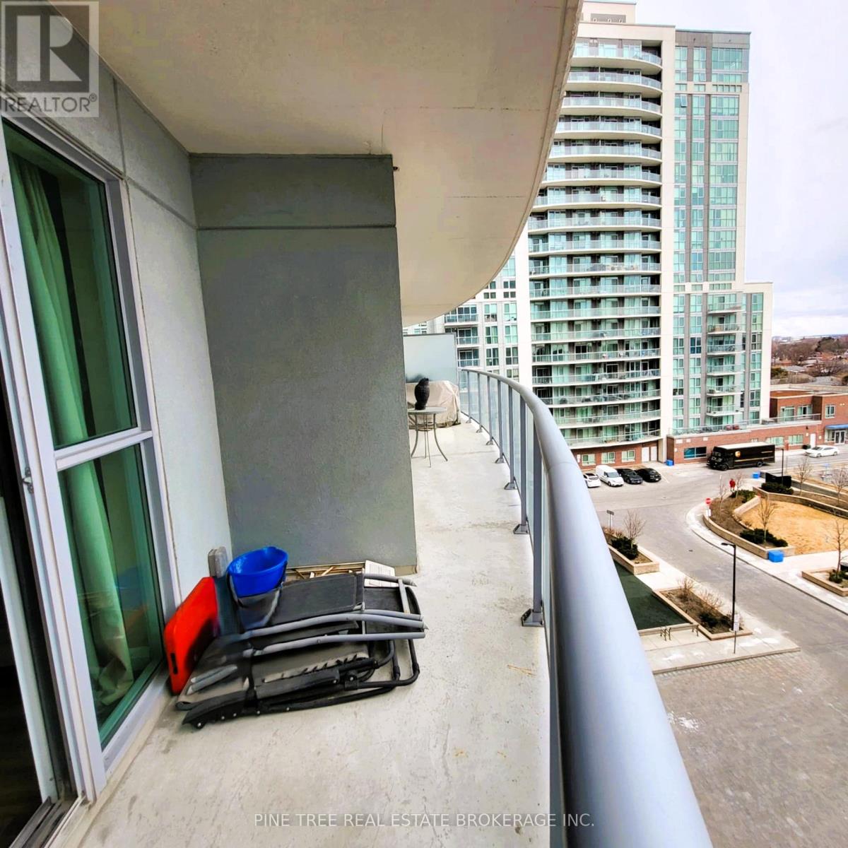 Photo 9 of 701 2150 Lawrence Avenue E, Toronto ON
