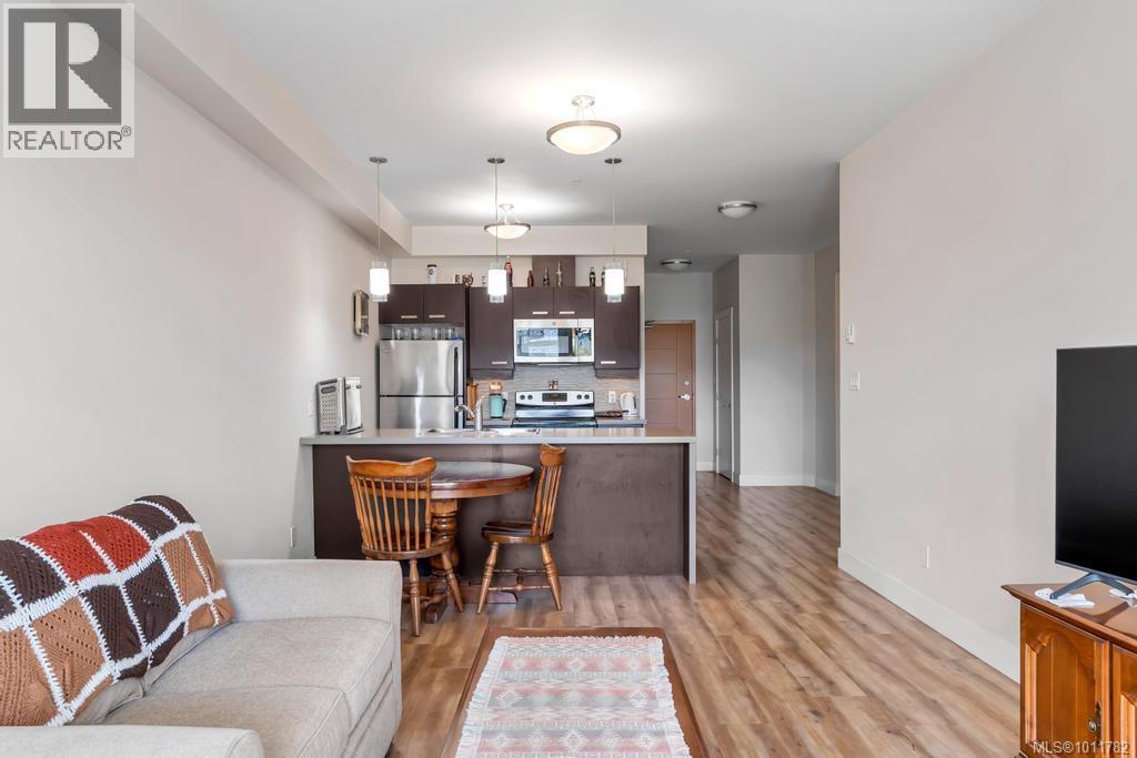 Photo 10 of 207 5822 Garden St, Duncan BC