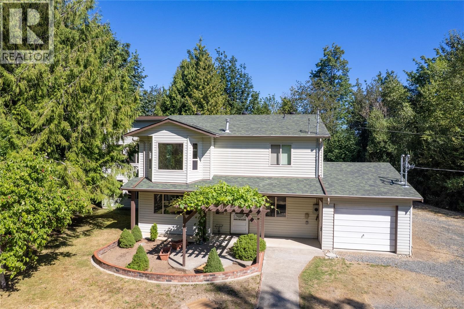 Photo 38 of 1092 Koskimo Rd, Qualicum Beach BC