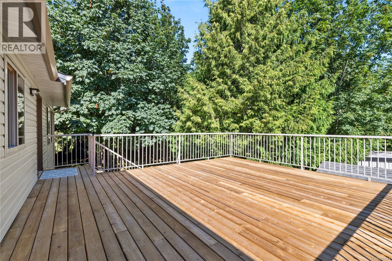 Photo 12 of 1092 Koskimo Rd, Qualicum Beach BC