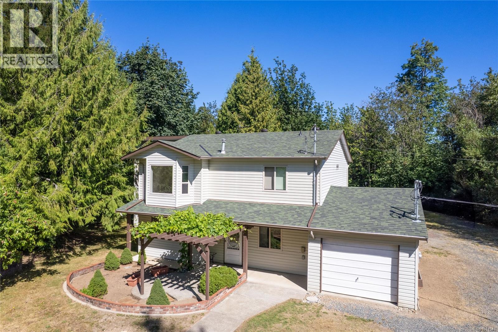 Photo 8 of 1092 Koskimo Rd, Qualicum Beach BC