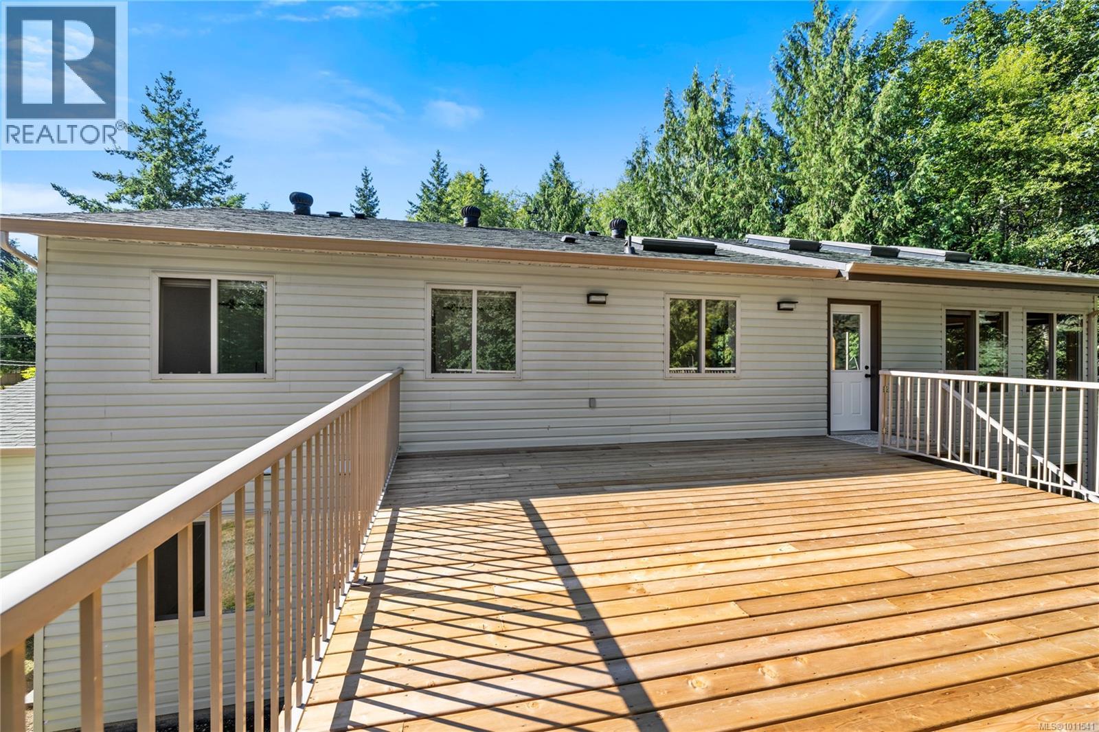 Photo 30 of 1092 Koskimo Rd, Qualicum Beach BC