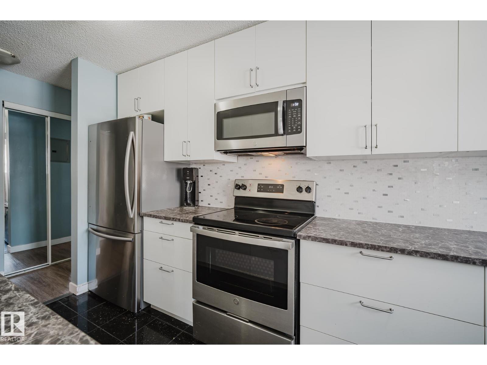 Photo 7 of 10149 83 Av Nw, Edmonton AB