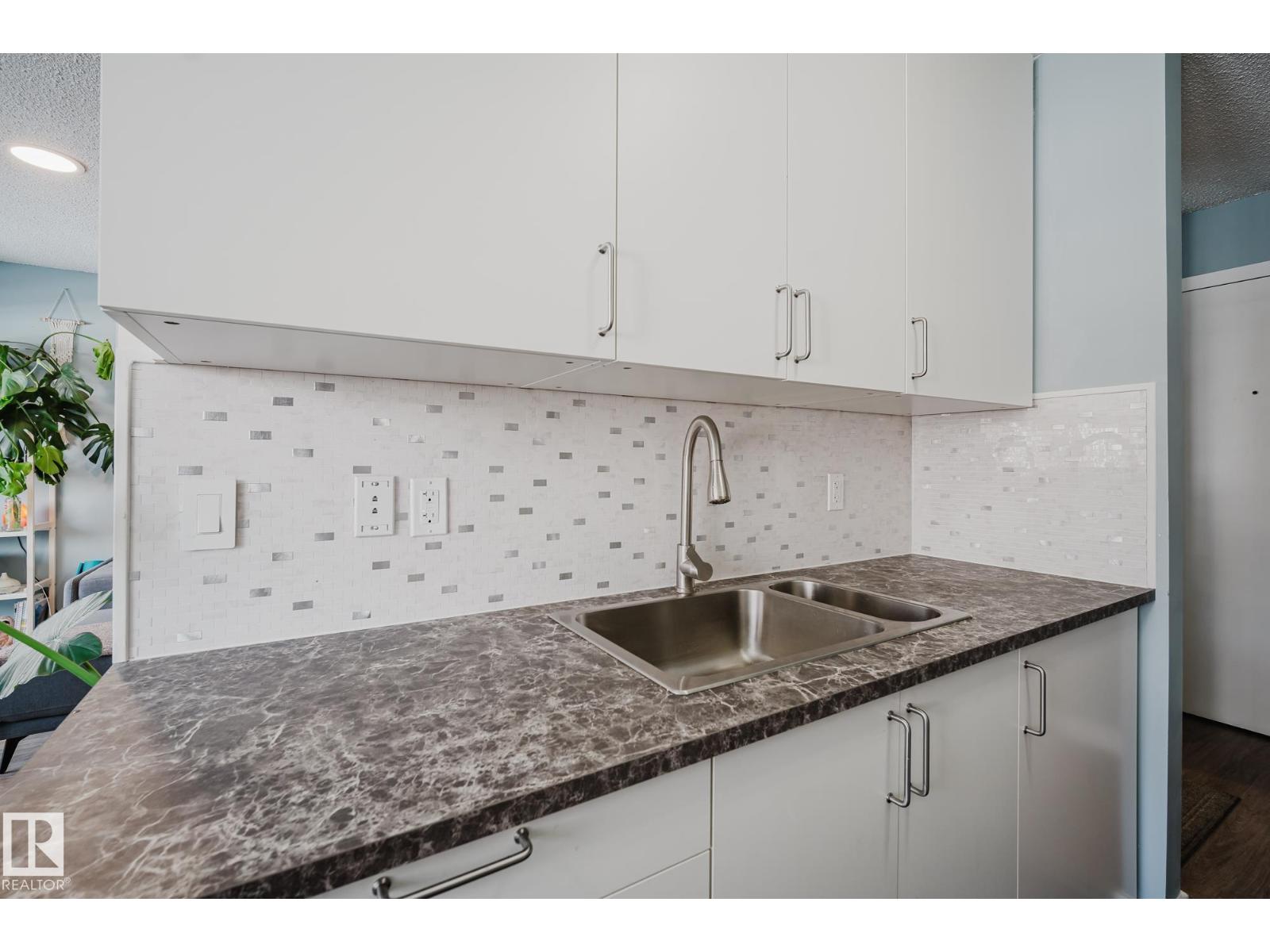 Photo 16 of 10149 83 Av Nw, Edmonton AB