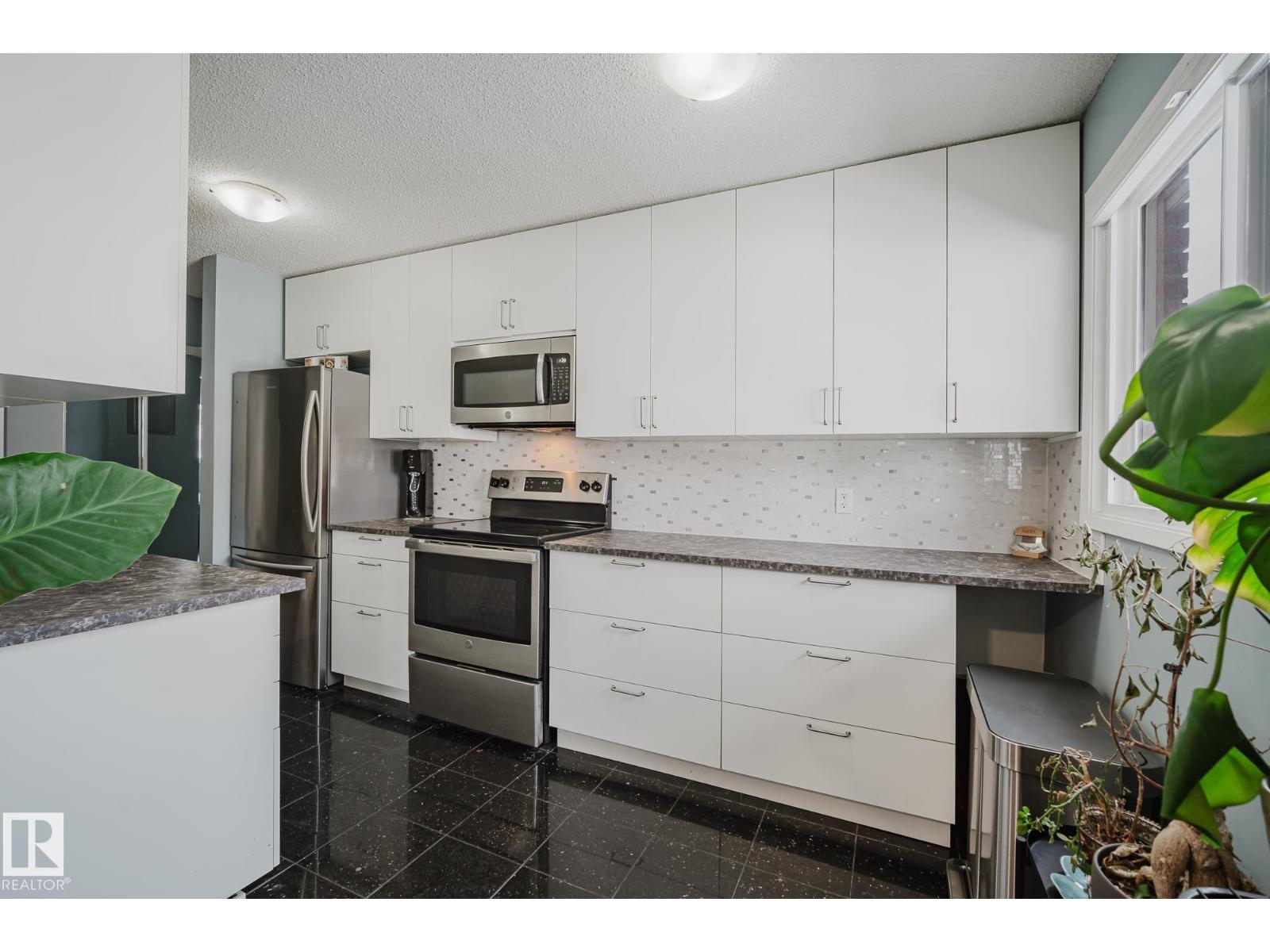 Photo 13 of 10149 83 Av Nw, Edmonton AB