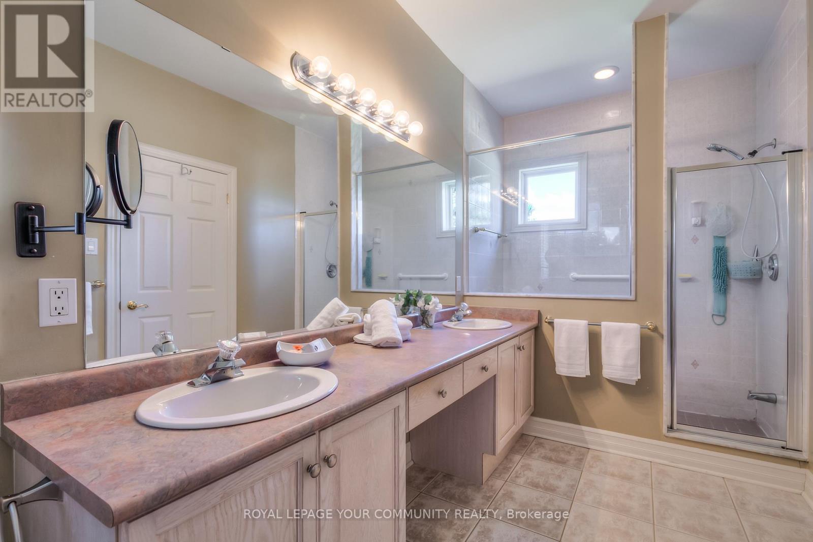 Photo 23 of 80 Arnies Chance, Whitchurchstouffville ON