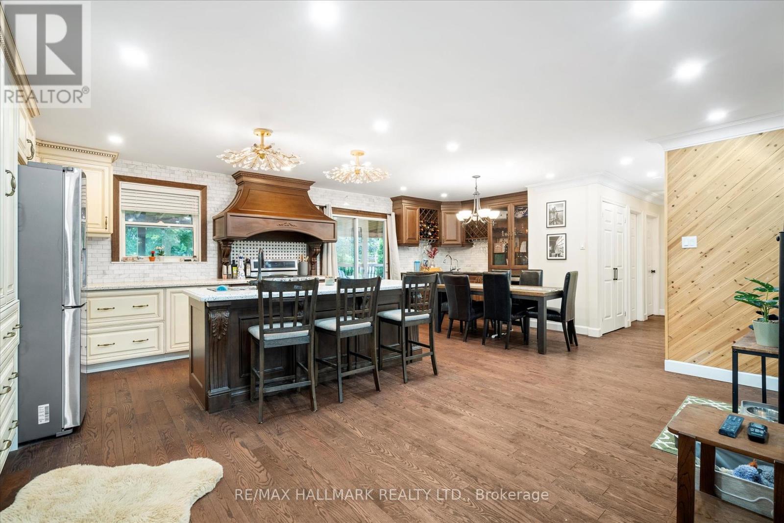 Photo 44 of 372 Dixon Boulevard, Newmarket ON