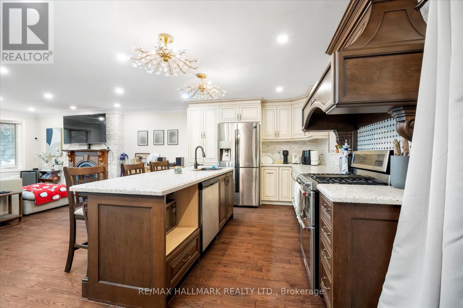 Photo 41 of 372 Dixon Boulevard, Newmarket ON