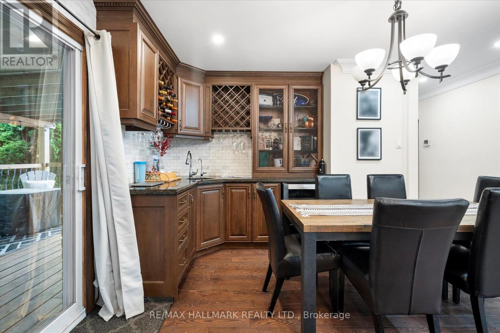 Photo 27 of 372 Dixon Boulevard, Newmarket ON