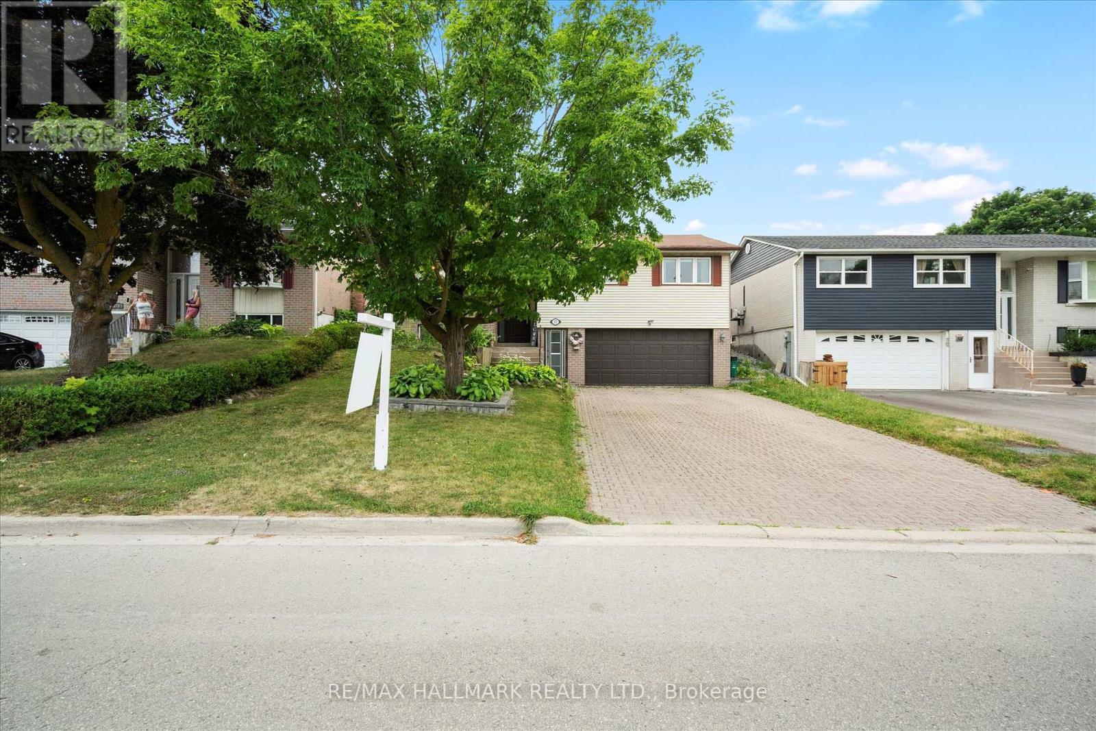 Photo 36 of 372 Dixon Boulevard, Newmarket ON
