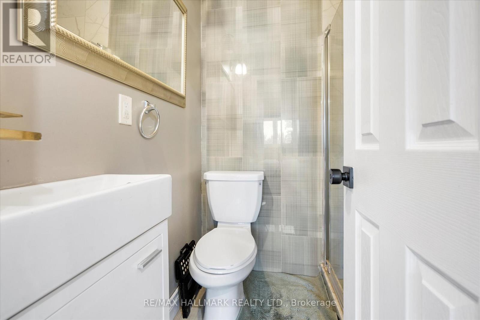 Photo 22 of 372 Dixon Boulevard, Newmarket ON