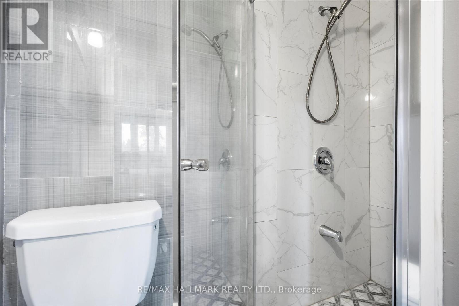 Photo 28 of 372 Dixon Boulevard, Newmarket ON
